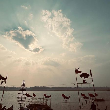 Tandon Lodge On The Ganga Ghat Homestay Varanasi Exterior photo