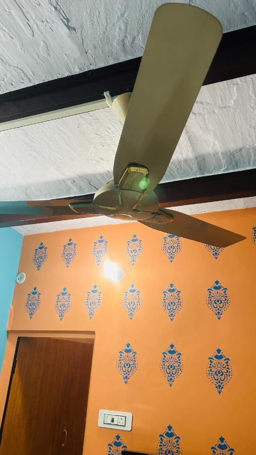 Tandon Lodge On The Ganga Ghat Homestay Varanasi Exterior photo