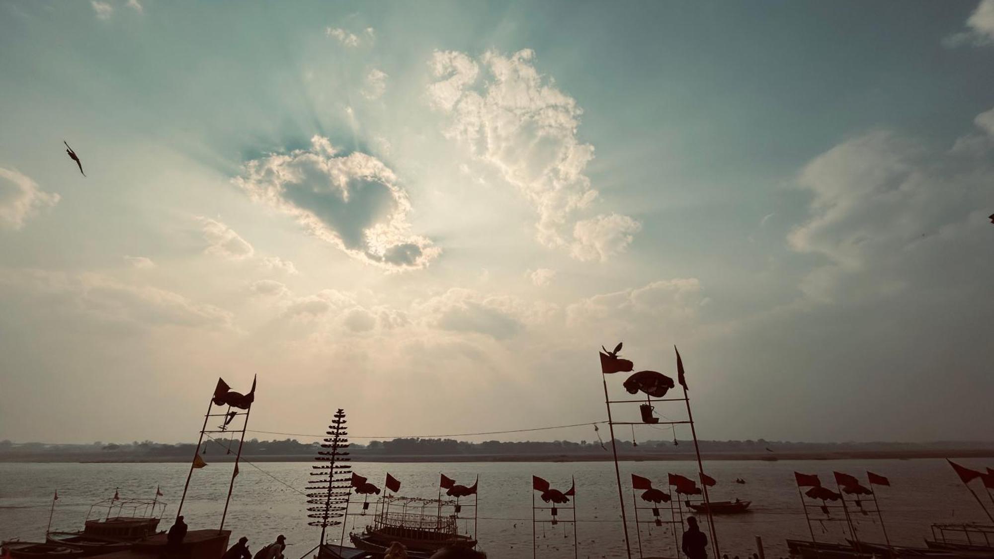 Tandon Lodge On The Ganga Ghat Homestay Varanasi Exterior photo