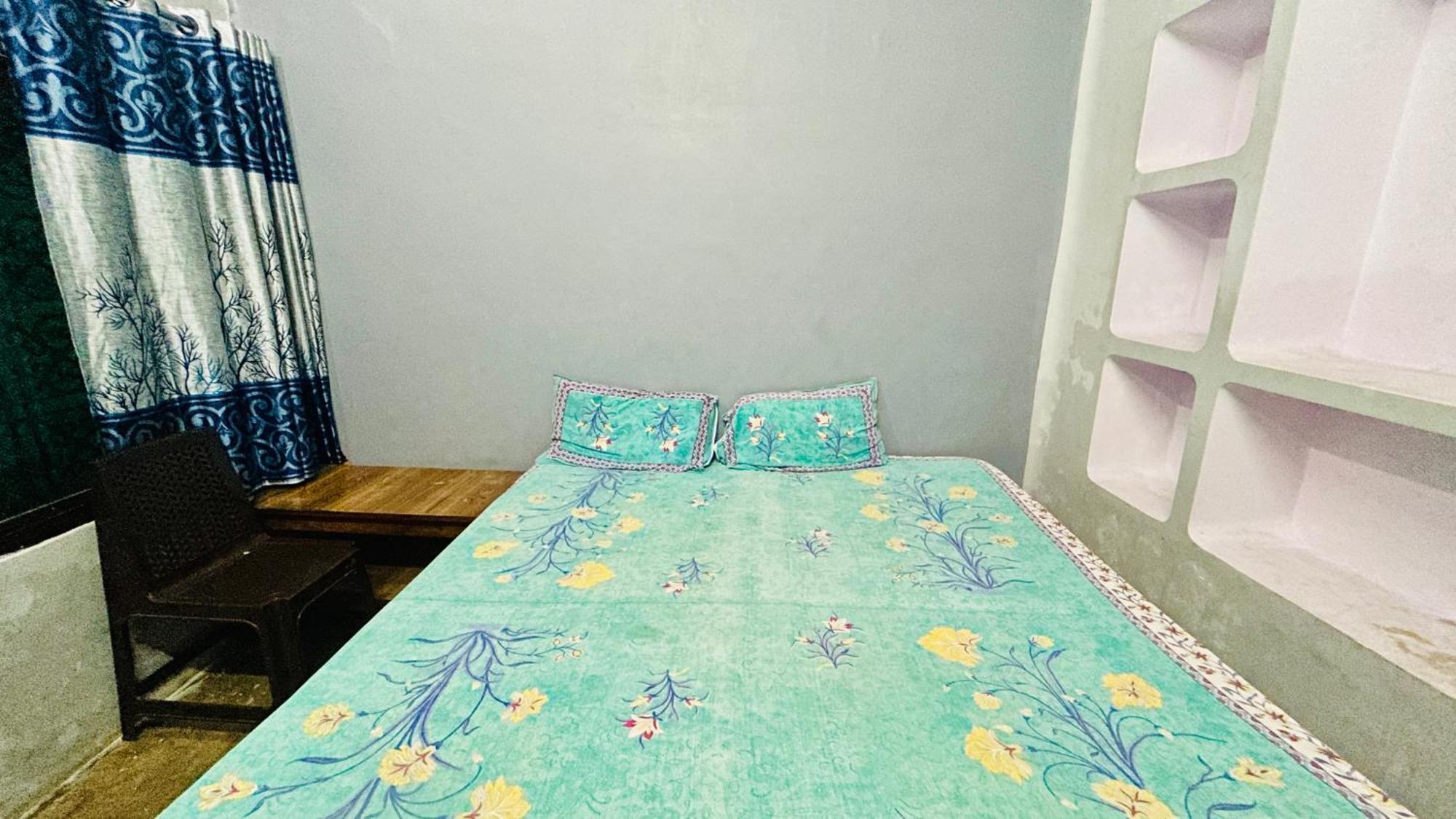 Tandon Lodge On The Ganga Ghat Homestay Varanasi Exterior photo